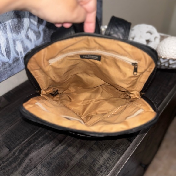 Le Donne Leather Riverwalk Women's Backpack - Picture 7 of 10